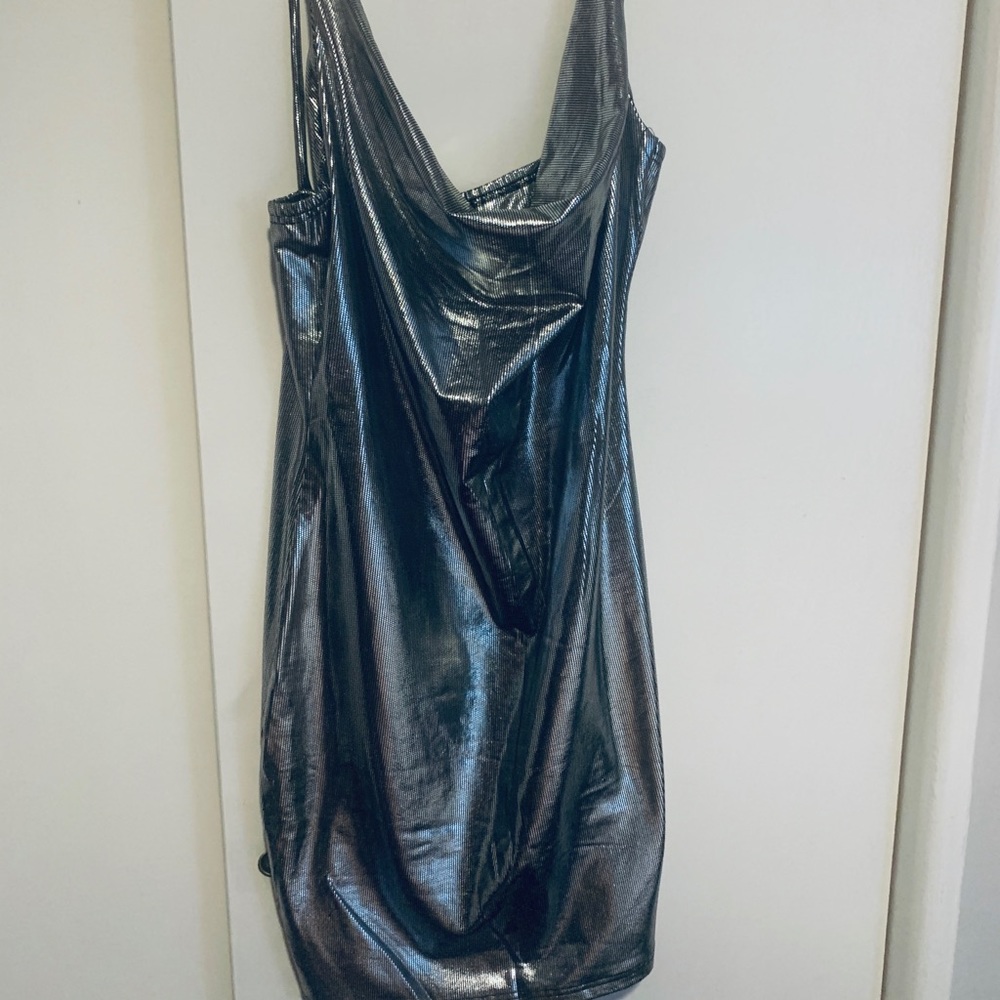 Dress - Picture 6 of 8
